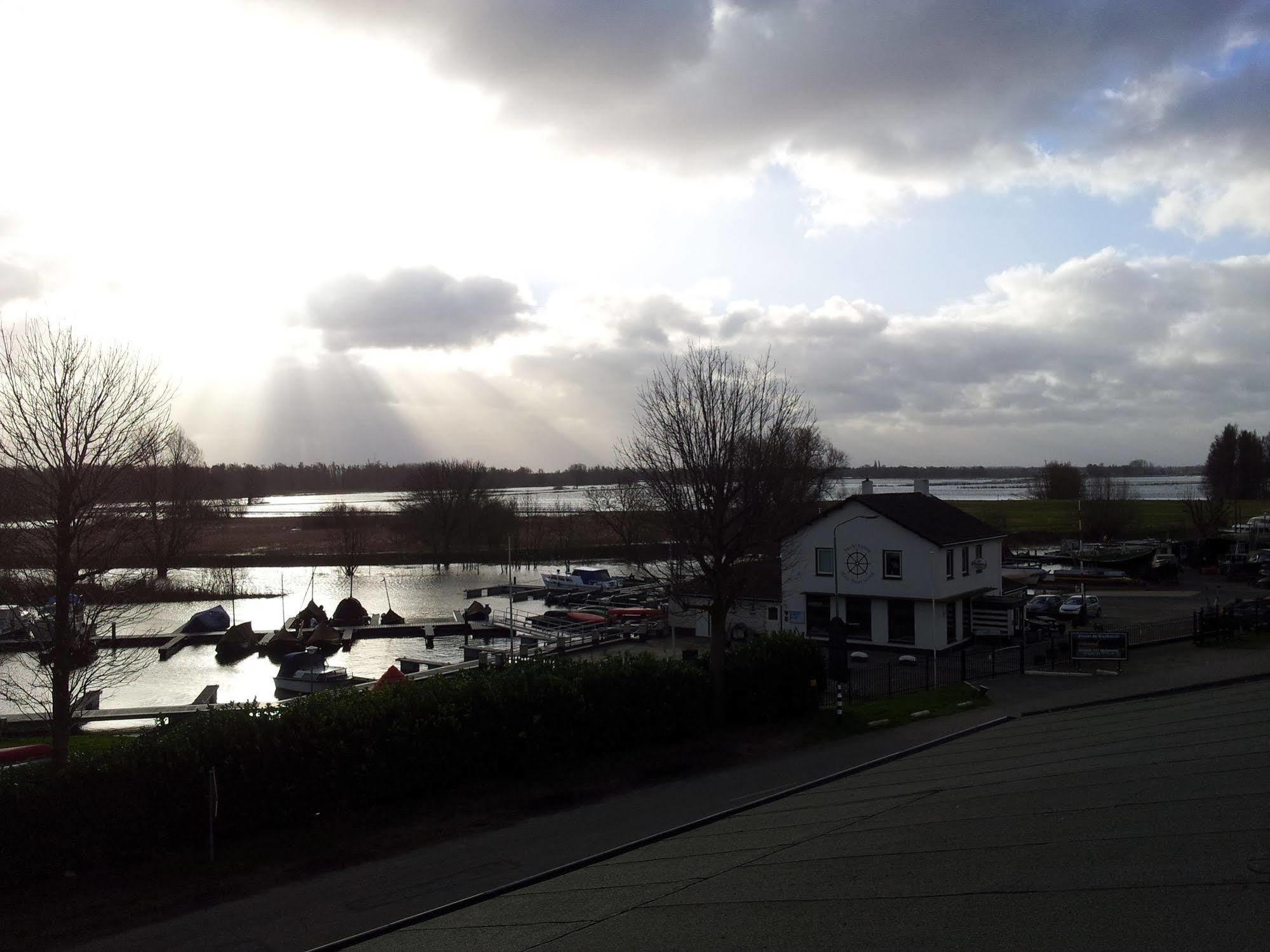 De Brabantse Biesbosch 호텔 Werkendam 외부 사진