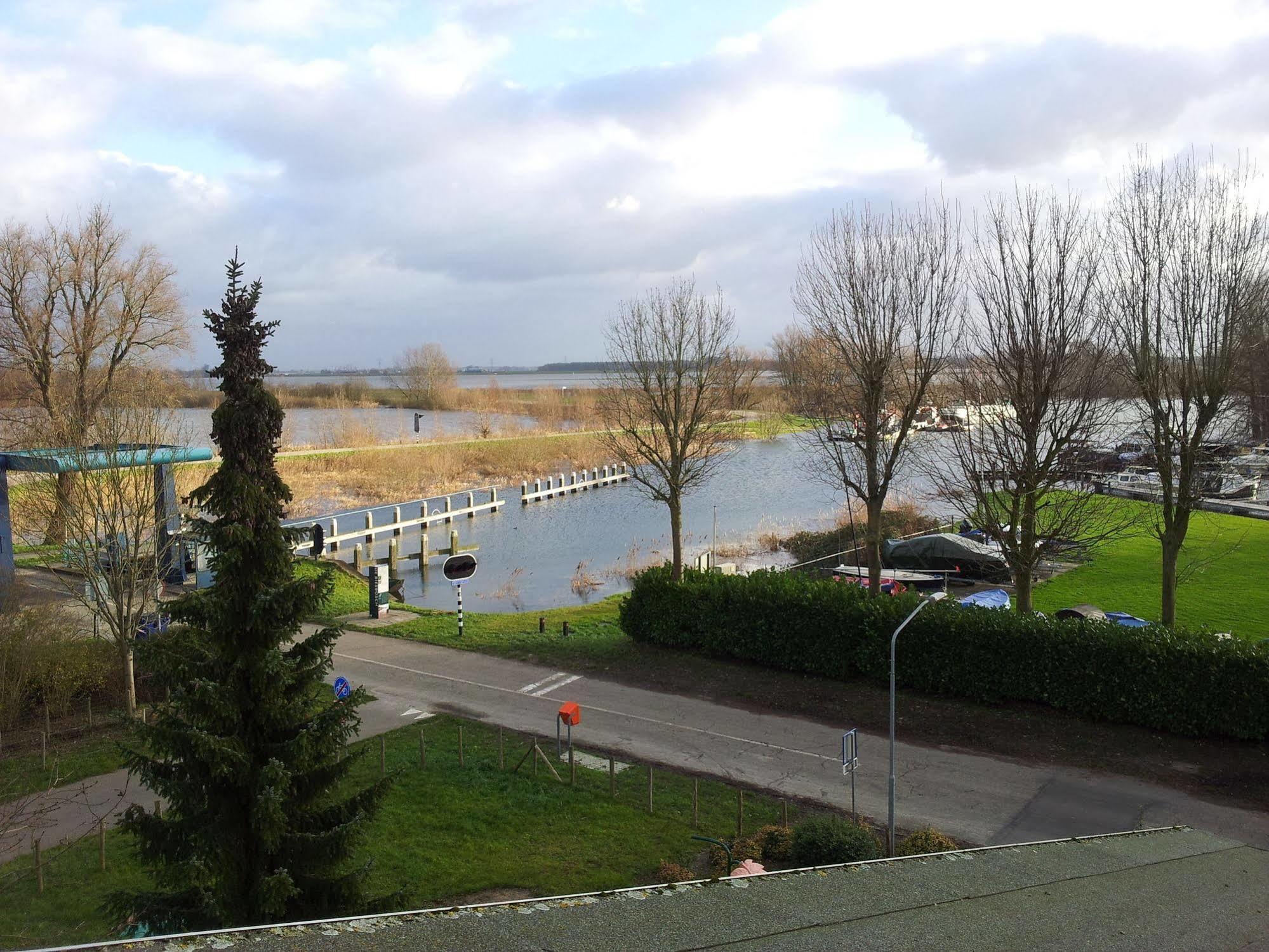 De Brabantse Biesbosch 호텔 Werkendam 외부 사진