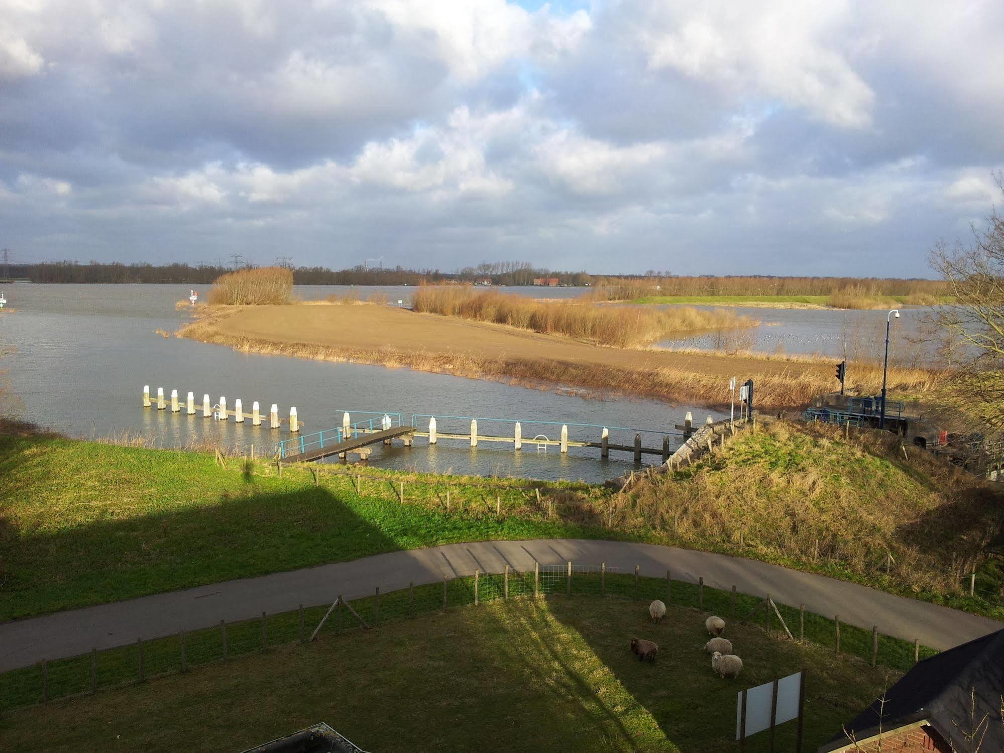 De Brabantse Biesbosch 호텔 Werkendam 외부 사진