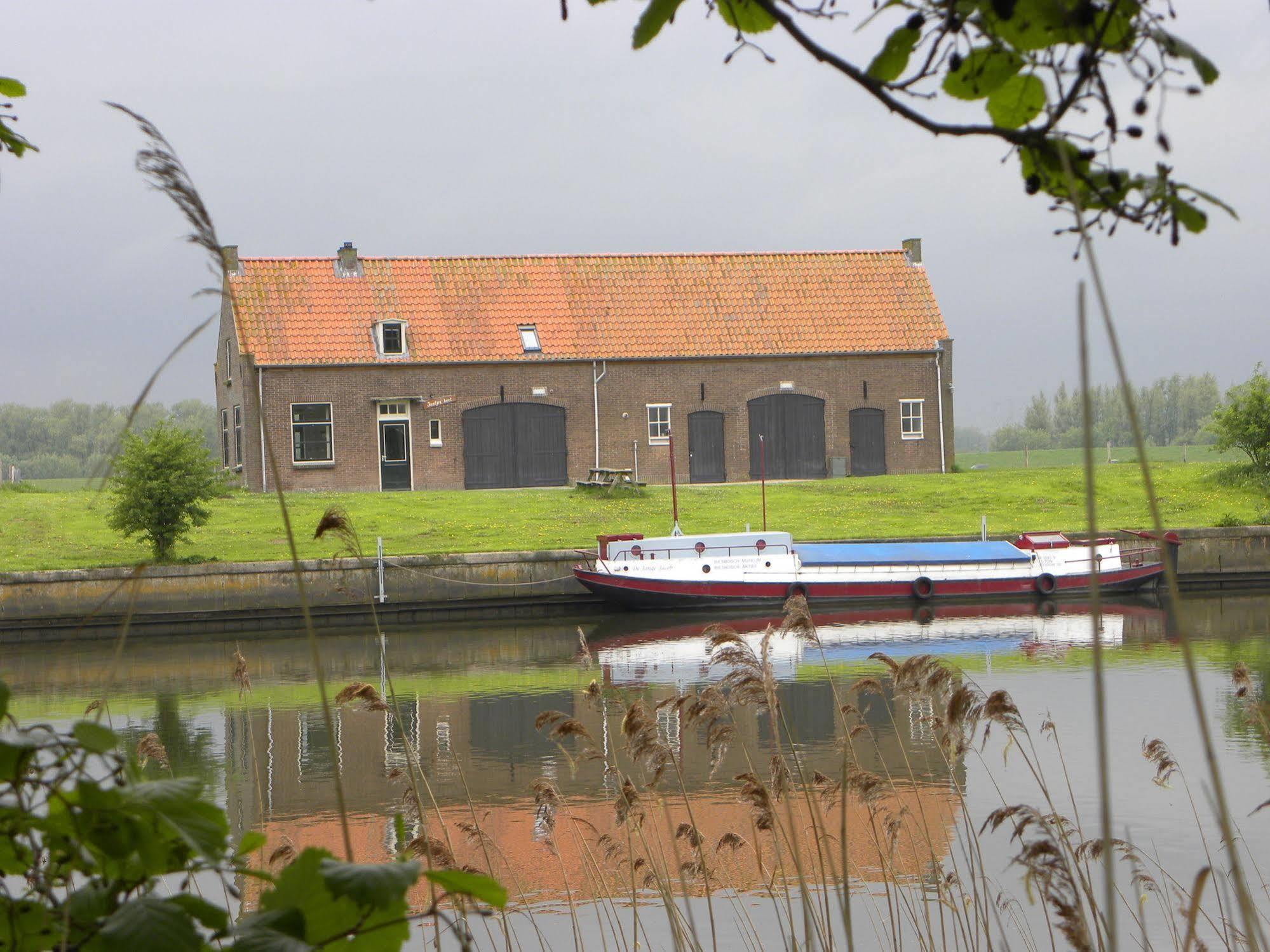 De Brabantse Biesbosch 호텔 Werkendam 외부 사진