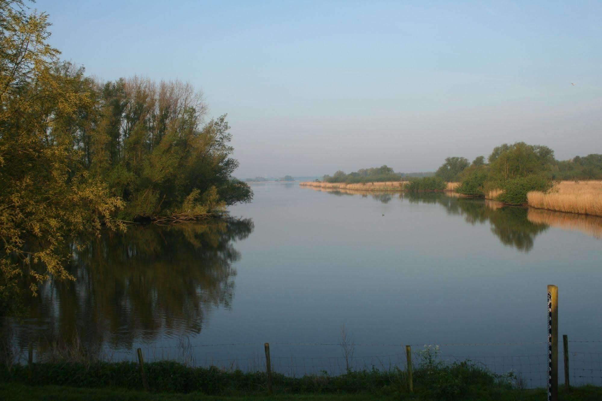 De Brabantse Biesbosch 호텔 Werkendam 외부 사진